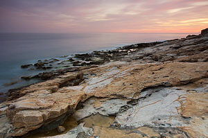 Cr&eacute;puscule sur la plage du Bau Rouge