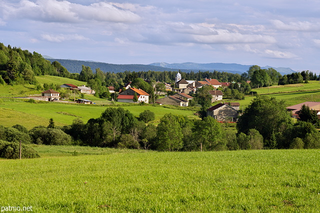 Image d'un paysage rural du Haut Jura autour de Chteau des Prs