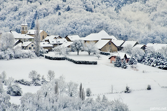 Photographie du village de Musiges aprs les premires chutes de neige de l'anne
