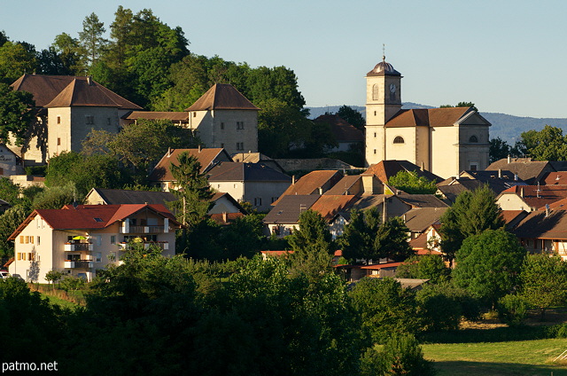 Photo du village et du chteau de Clermont en Genevois