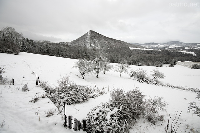Photo d'un paysage rural enneig entre Chaumont et Musiges en Haute Savoie