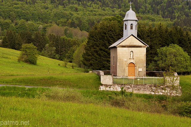 Photographie de la chapelle du village de Belleydoux dans le Parc Naturel Rgional du Haut Jura