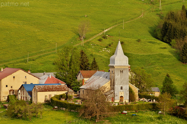 Photographie de l'glise du village des Bouchoux dans le Parc Naturel Rgional du Haut Jura