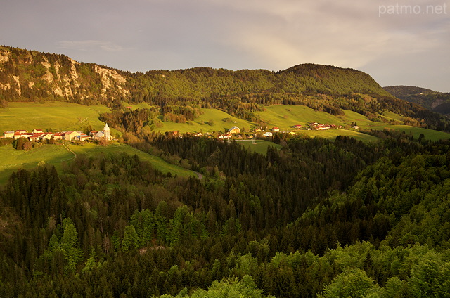 Photographie d'une fin de journe autour du village des Bouchoux dans le Haut Jura