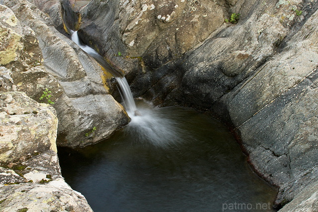 Photo de cascades et trou d'eau dans la rivire de la Verne