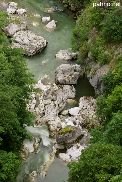 Photographie du canyon du Chran sous le Pont de l'Abme dans le Massif des Bauges