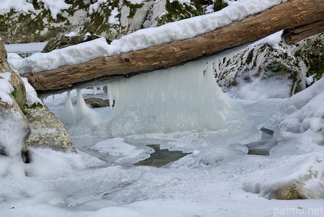 Image de glace dans la rivire du Fornant pendant l'hiver 2012