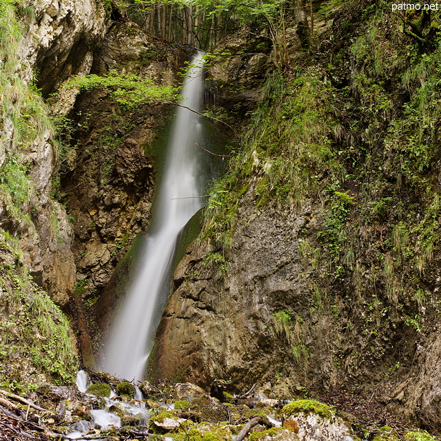 Image de la cascade du Brion entre Chzery Forens et Llex