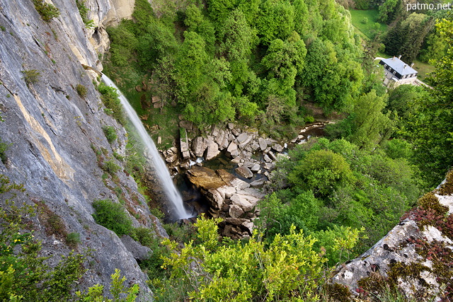 Image de la cascade de Cerveyrieu sur la rivire du Sran dans le Valromey