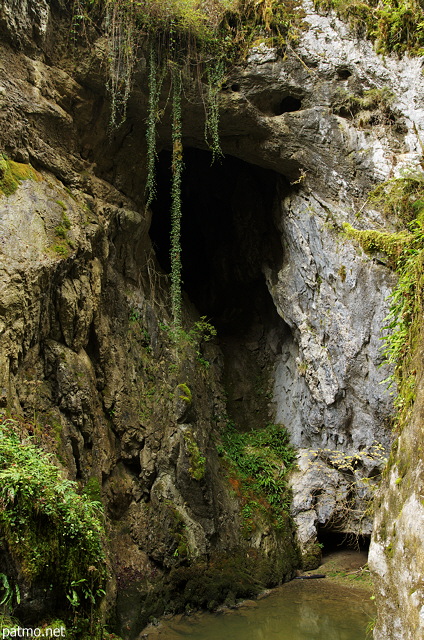 Image d'une grotte dans les Gorges de l'Abme  Saint Claude