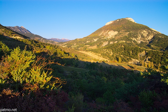 Photo HDR des montagnes de la valle de l'Oule en automne