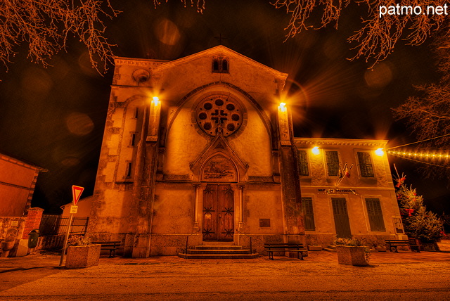 Photographie HDR de l'glise de Saint Isidore et de la mairie de Sauvebonne