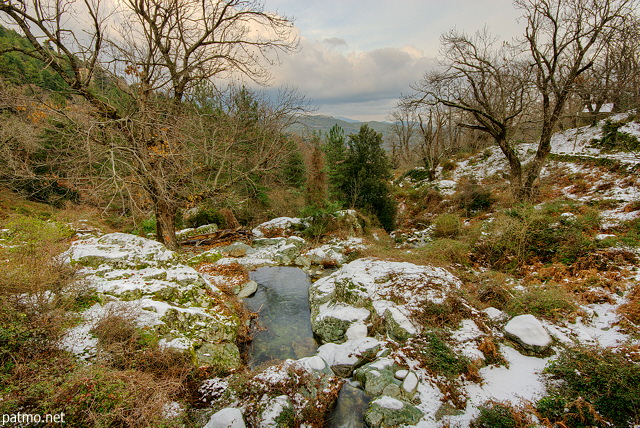 Photo HDR d'un paysage d'hiver dans les montagnes de Haute Corse prs de Vezzani