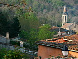 Photograhie du clocher et des toits de Collobrires village du Massif des Maures