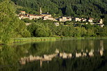 Photographie du village et du lac de Saint Martial en t - Ardche
