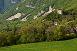 Image du chteau d'Arcine et des pentes de la montagne du Vuache en Haute Savoie