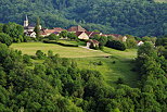 Photo du village de Musiges perch sur sa colline