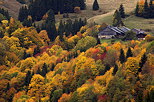 Image de l'automne dans les montagnes du Chablais  Bellevaux en Haute Savoie