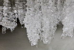 Image de stalactites de glace dans la rivire du Fornant en Haute Savoie