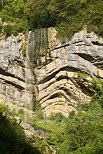 Image du pli synclinal du Chapeau de Gendarme et de sa cascade prs de Septmoncel dans le Jura