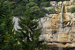 Photographie de la partie suprieure de la cascade de la Queue de Cheval dans le Haut Jura