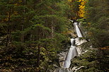 Photo de l'ambiance d'automne autour de la cascade de la Diomaz  Bellevaux en Haute Savoie