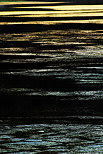 Photo de lumires dores et argentes sur l'eau du lac de Montriond